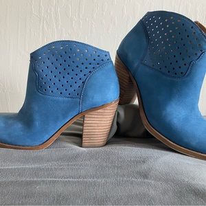 Lucky Brand Blue Suede shoes. Excellent condition.Barely worn.Very comfortable.